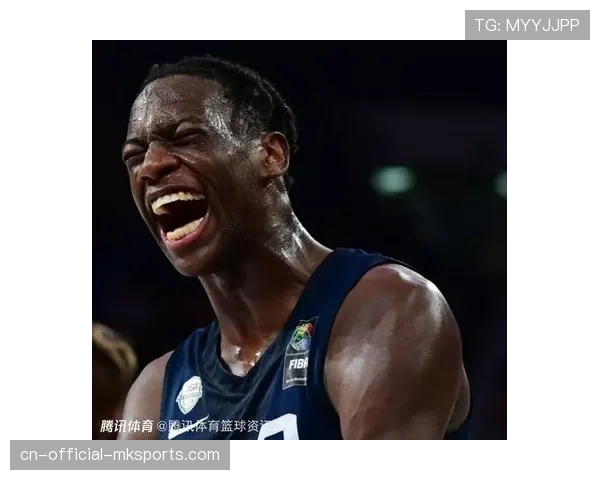 迪班萨NCAA首秀砍下21分6篮板所穿战靴被制成球星卡